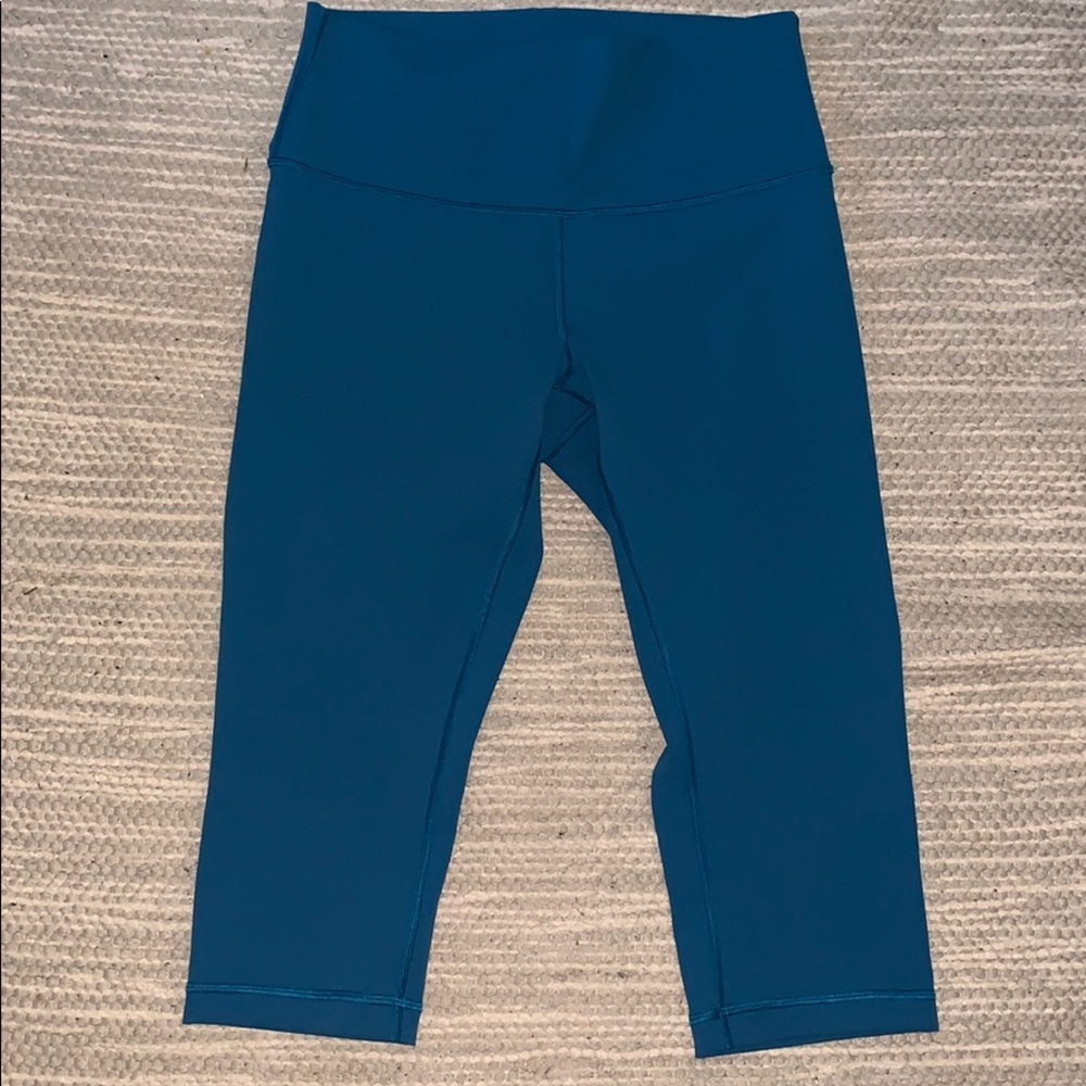 Lululemon leggings 3/4 crop PERFECT condition